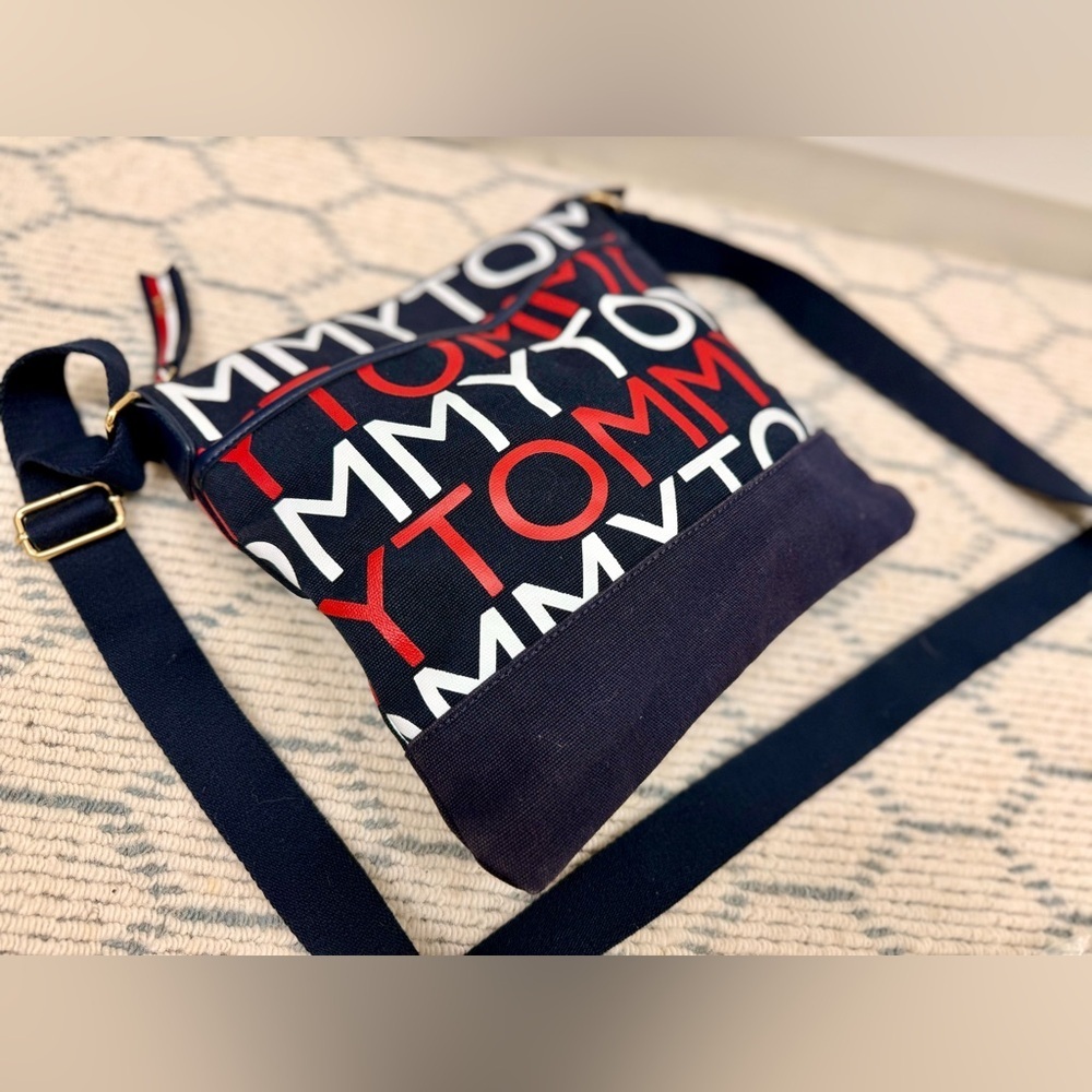 TOMMY HILFIGER Y2K Classic Navy Canvas Logo Print Adjustable Strap Crossvody - Picture 7 of 16